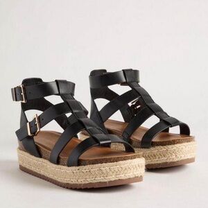 NWOT Size 8.5 Torrid Fisherman Flatform Sandal (WW)